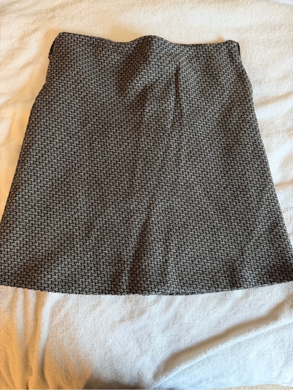 Old Navy Black and Grey A-Line Patterned Skirt